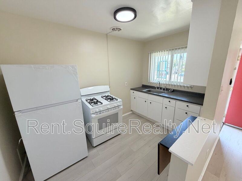 247 W 9th St - Photo 2 of 9