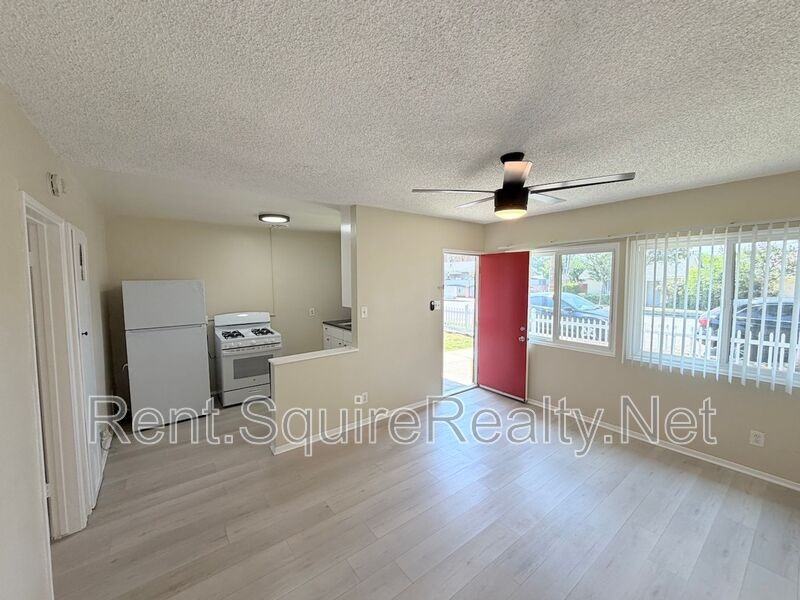 247 W 9th St - Photo 3 of 9