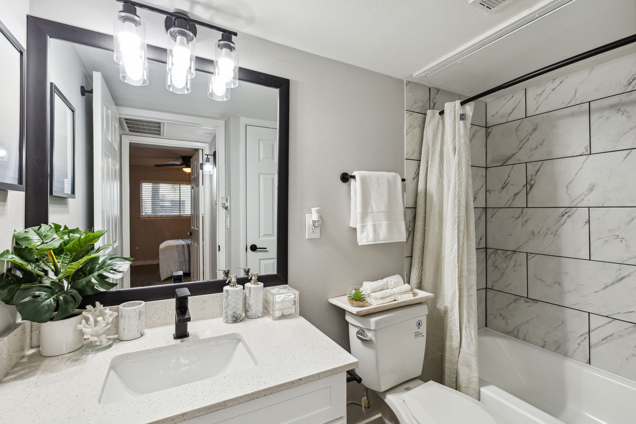 The Ace Apartments - Photo 5 of 29