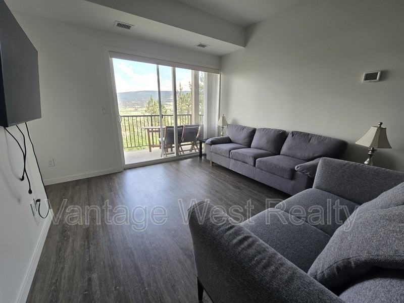 210 Academy Way - Photo 3 of 15