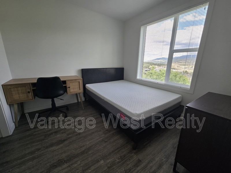 210 Academy Way - Photo 4 of 15