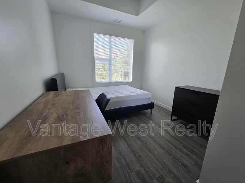 210 Academy Way - Photo 5 of 15
