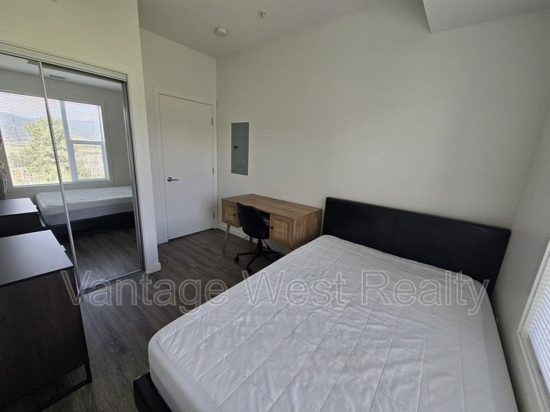 210 Academy Way - Photo 6 of 15