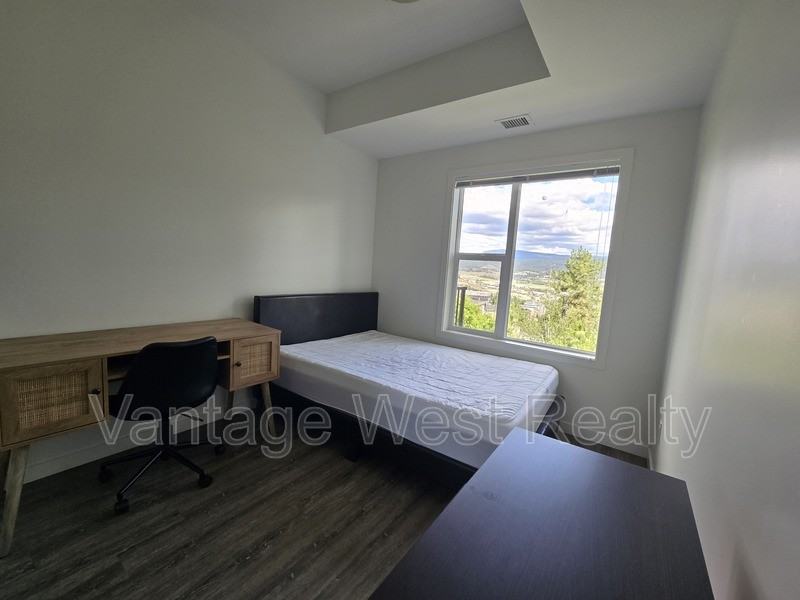 210 Academy Way - Photo 7 of 15