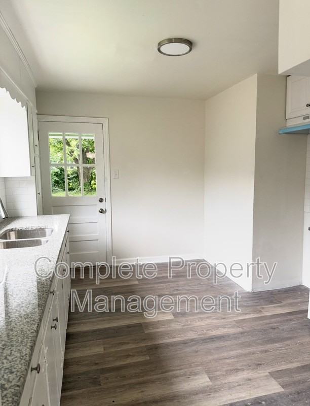 1311 18th Way Sw - Photo 5 of 10