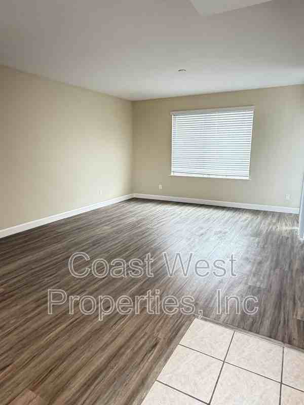 297 Acacia Ave - Photo 5 of 25