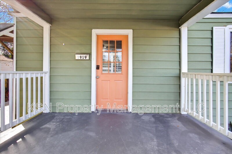 1919 Greenwood St - Photo 7 of 36