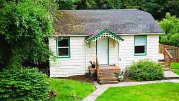 featured image of 840 Maple Ave E