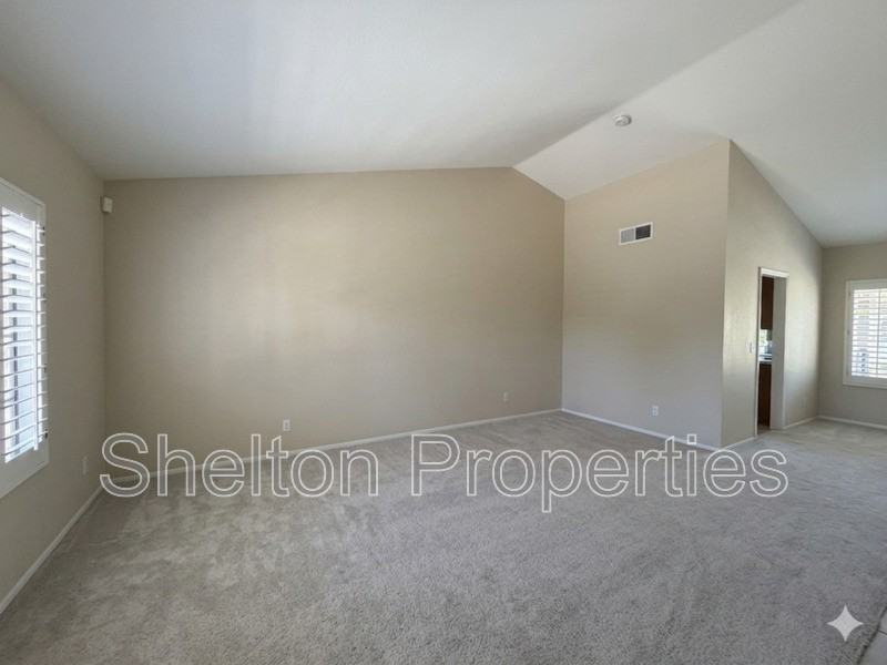 9418 W Tonto Ln - Photo 5 of 19