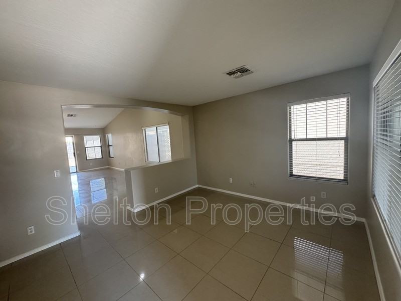 10834 W Wilshire Dr - Photo 3 of 28