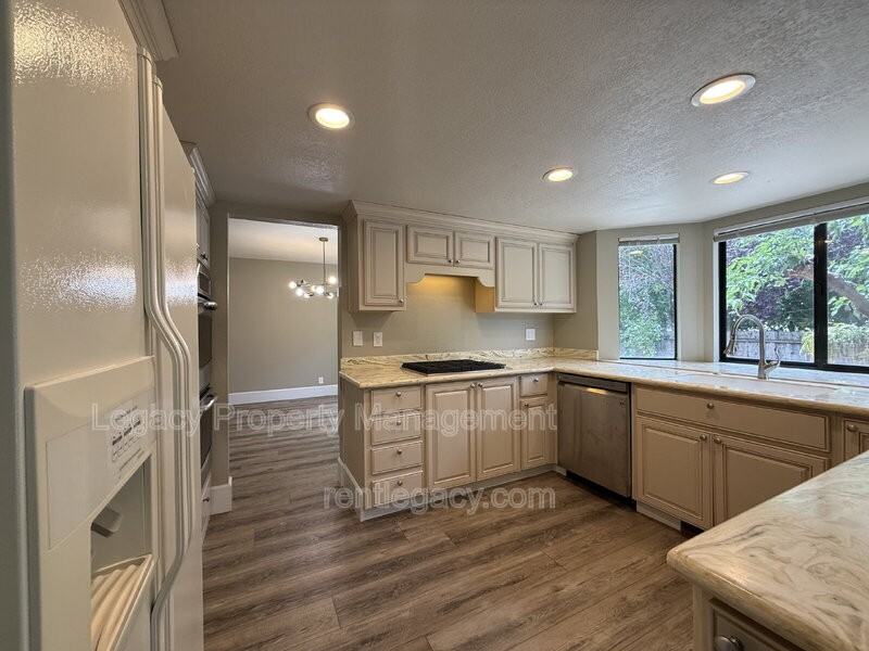 3209 Serra Way - Photo 4 of 27