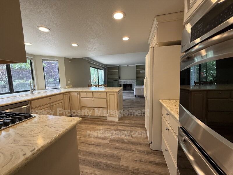 3209 Serra Way - Photo 6 of 27
