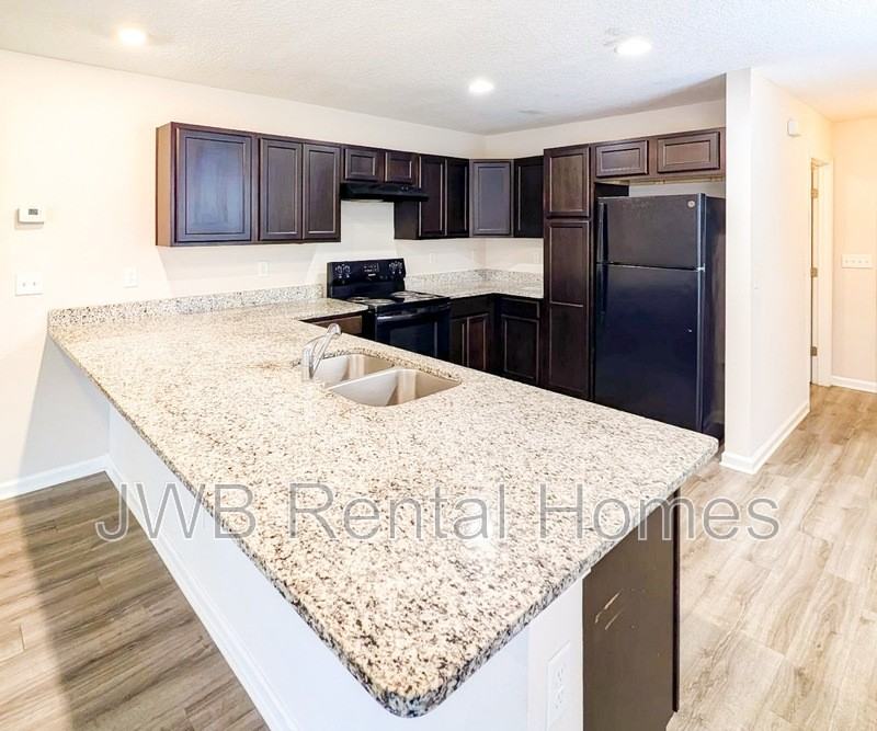 8000 Dandy Ave - Photo 2 of 17