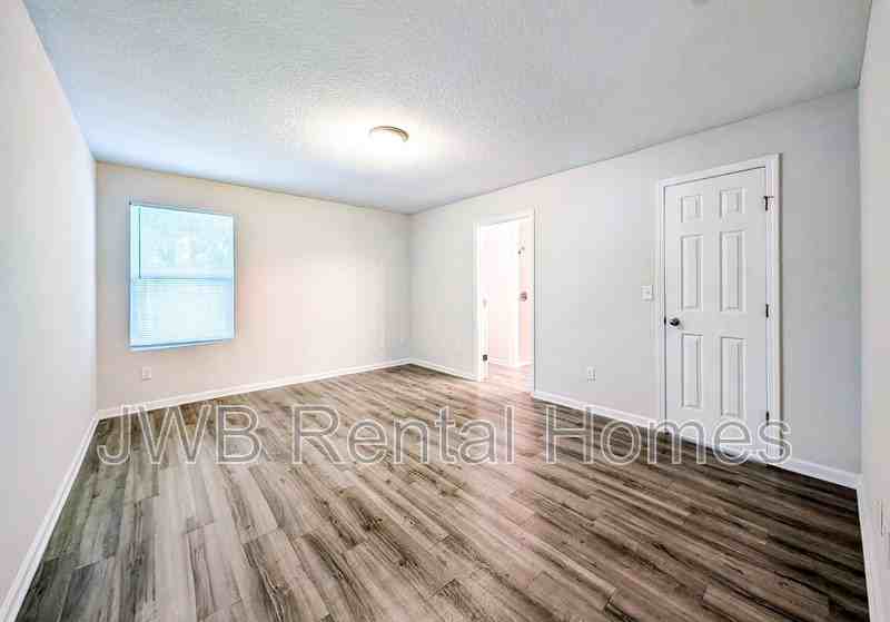 8000 Dandy Ave - Photo 6 of 17