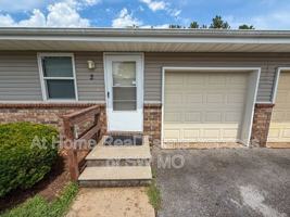 featured image of 621 W Meadowview Dr #2