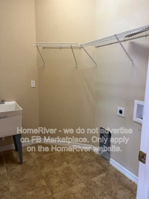 12959 Runswick Ave - Photo 3 of 17