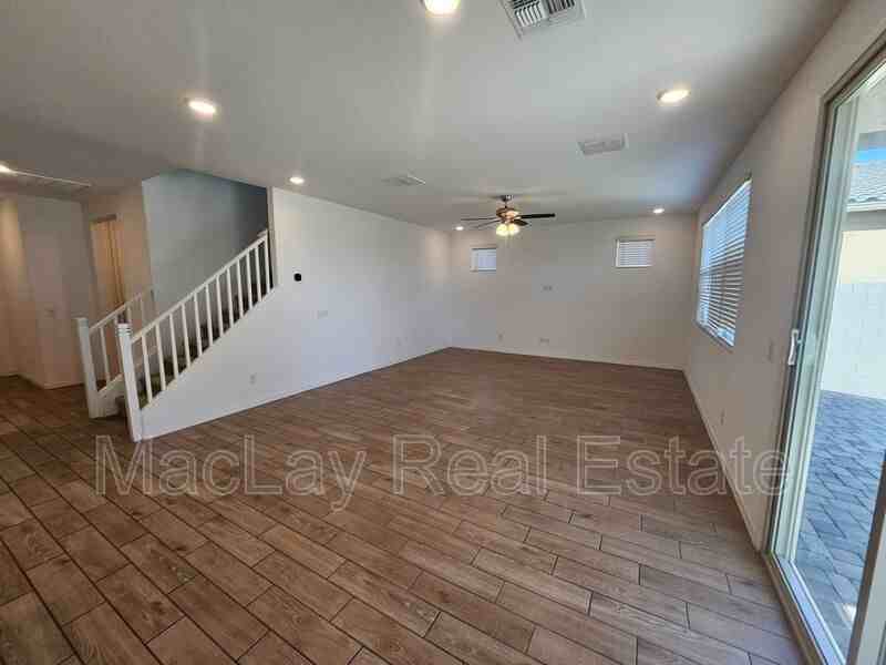 22815 E Watford Dr - Photo 4 of 23