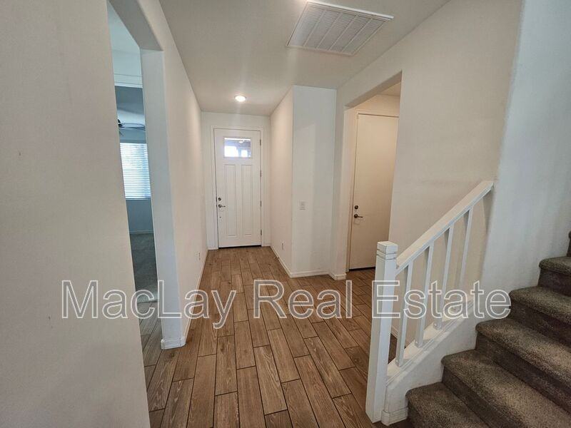 22815 E Watford Dr - Photo 5 of 23