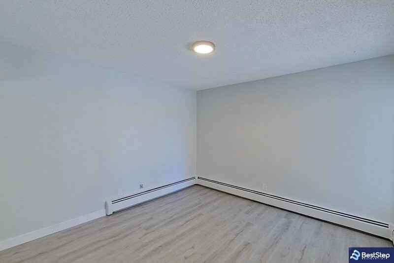 10837 117 St Nw - Photo 4 of 19
