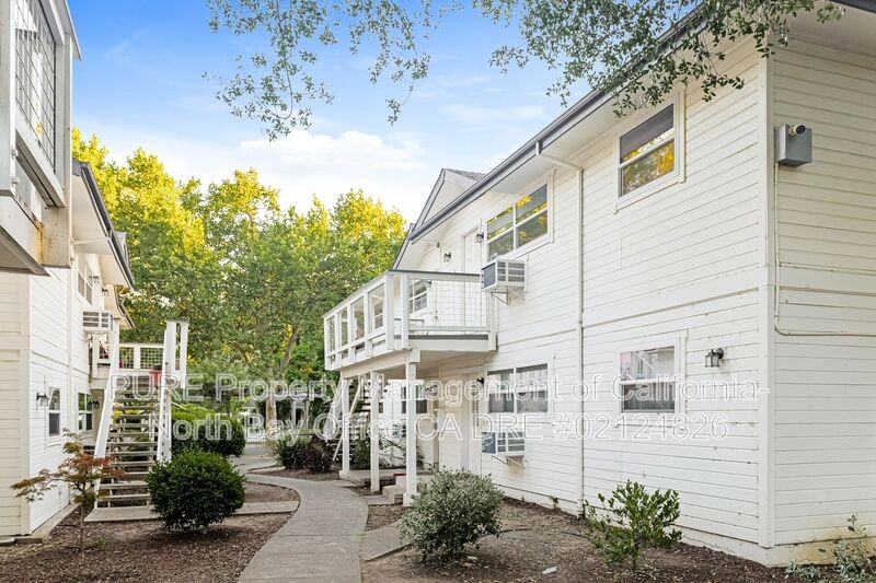 1402 Washington St #6 - Photo 4 of 12