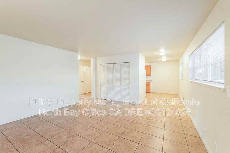 1402 Washington St #6 - Photo 5 of 12