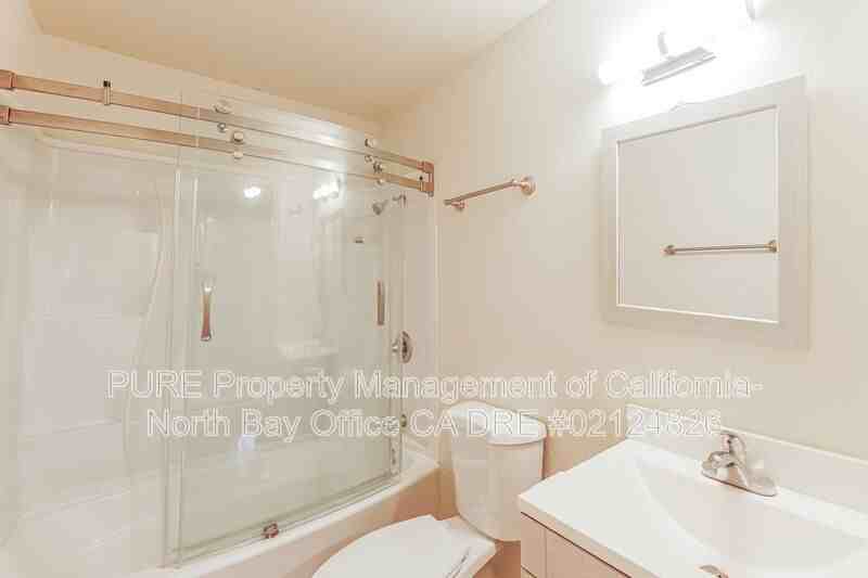 1402 Washington St #6 - Photo 7 of 12