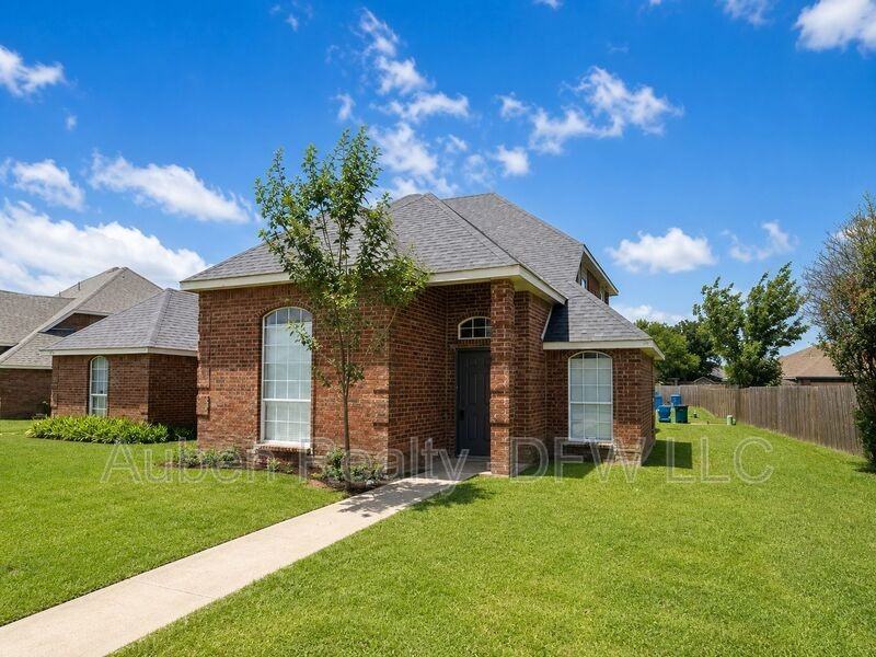 434 Chestnut Ln - Photo 2 of 22