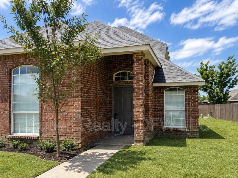 434 Chestnut Ln - Photo 3 of 22