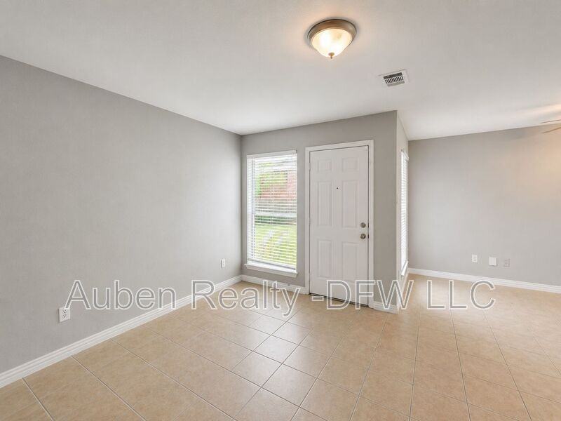 434 Chestnut Ln - Photo 6 of 22