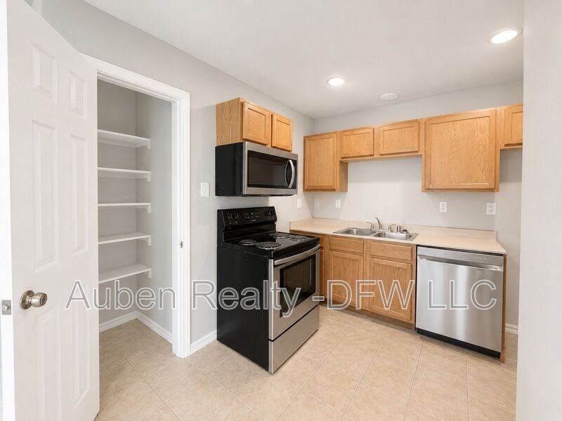 434 Chestnut Ln - Photo 7 of 22