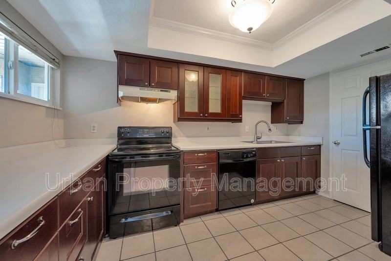 1813 Westsouth #F301 - Photo 5 of 19