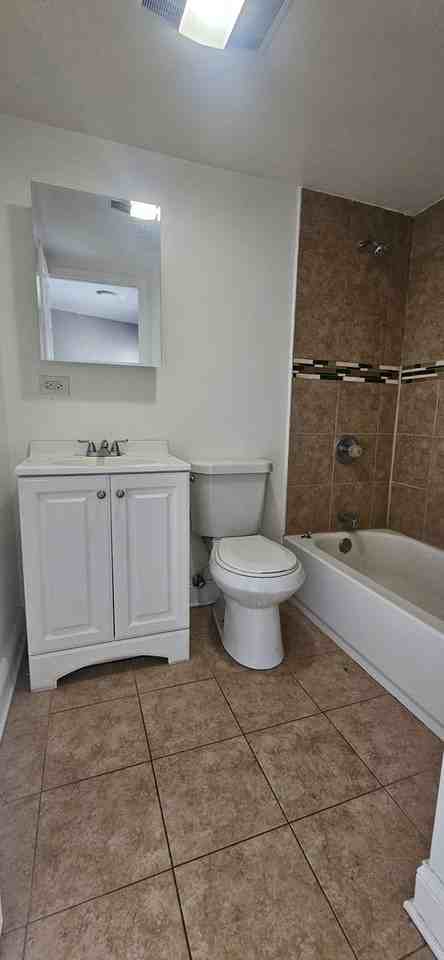 396266 W Grand Ave #3964-2R - Photo 6 of 12