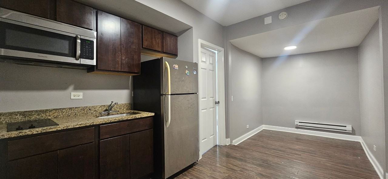 396266 W Grand Ave #3964-2R - Photo 7 of 12