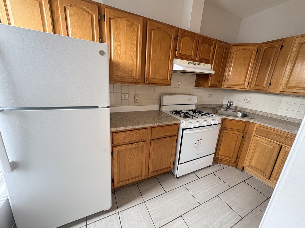208 Pennsylvania Ave #3 - Photo 3 of 6