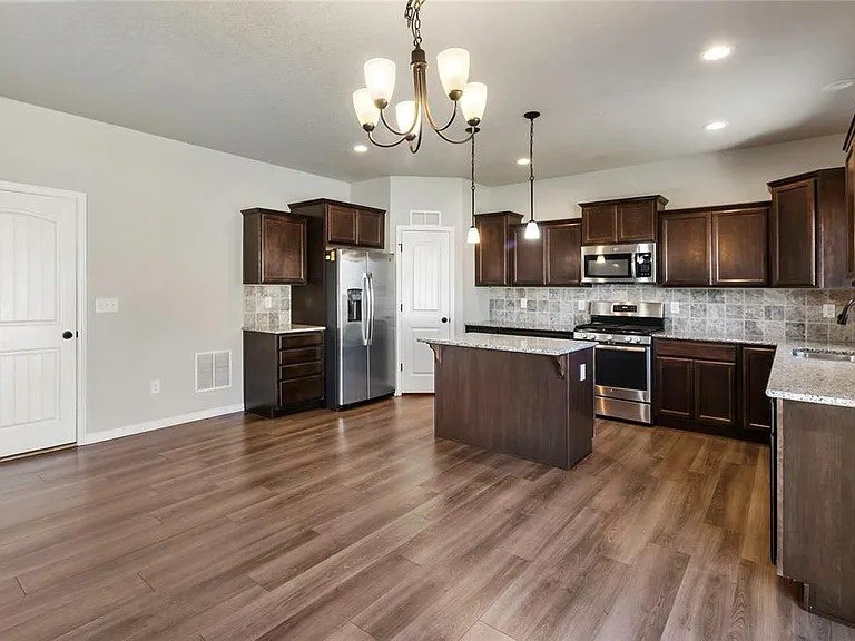 957 Daffodil St #NA - Photo 3 of 12