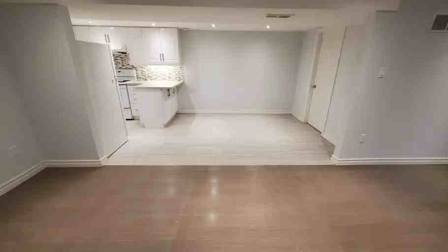 526 Grenfell St #2 - Photo 5 of 16