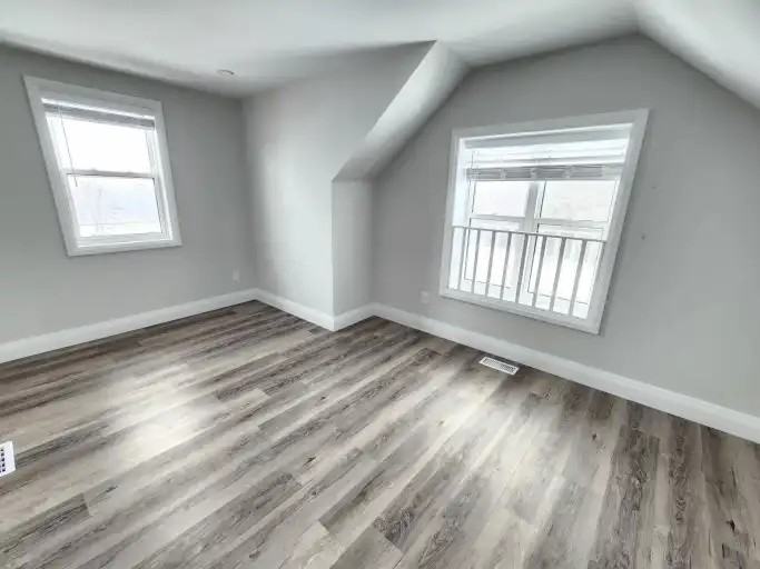 750 Fairbairn St #10 - Photo 4 of 9
