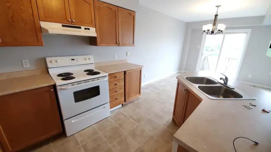 42 Eglington St - Photo 3 of 13