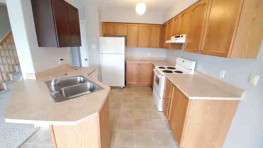 42 Eglington St - Photo 4 of 13