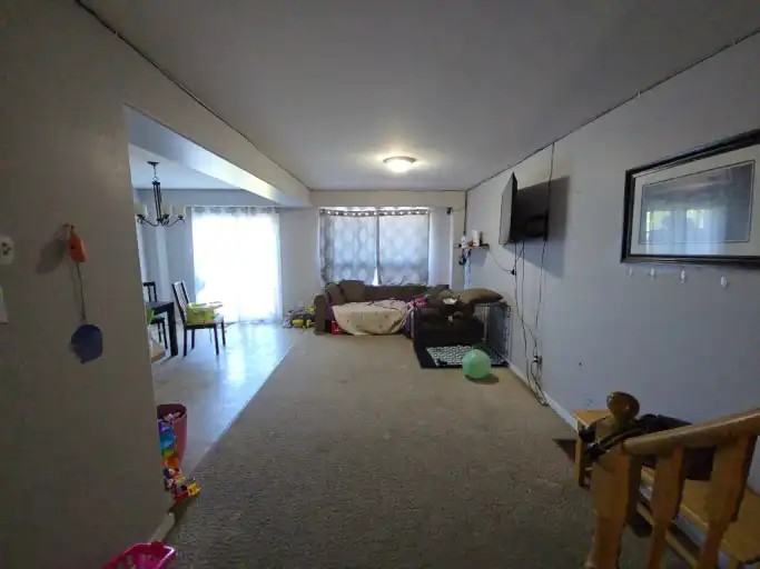 42 Eglington St - Photo 5 of 13