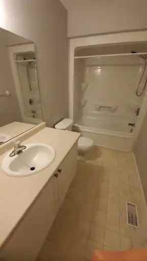 42 Eglington St - Photo 6 of 13