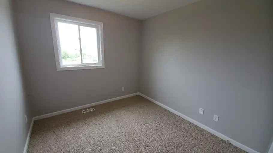42 Eglington St - Photo 7 of 13