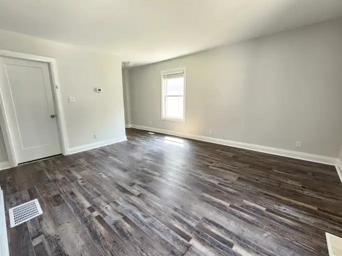 185 Parkhill Rd W #6 - Photo 5 of 12