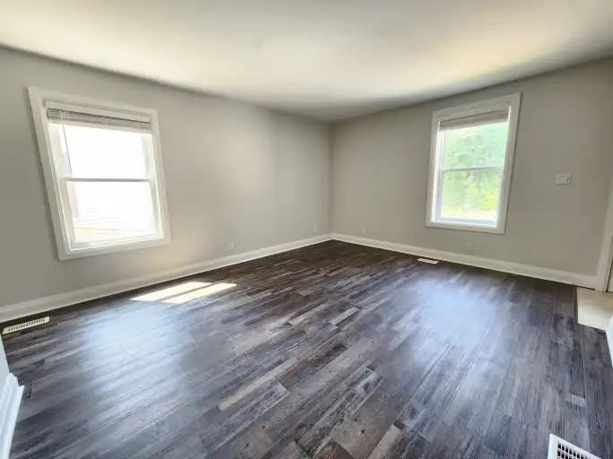 185 Parkhill Rd W #6 - Photo 6 of 12