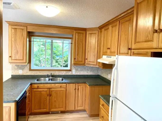 75 Westmount Dr S #1 - Photo 5 of 10