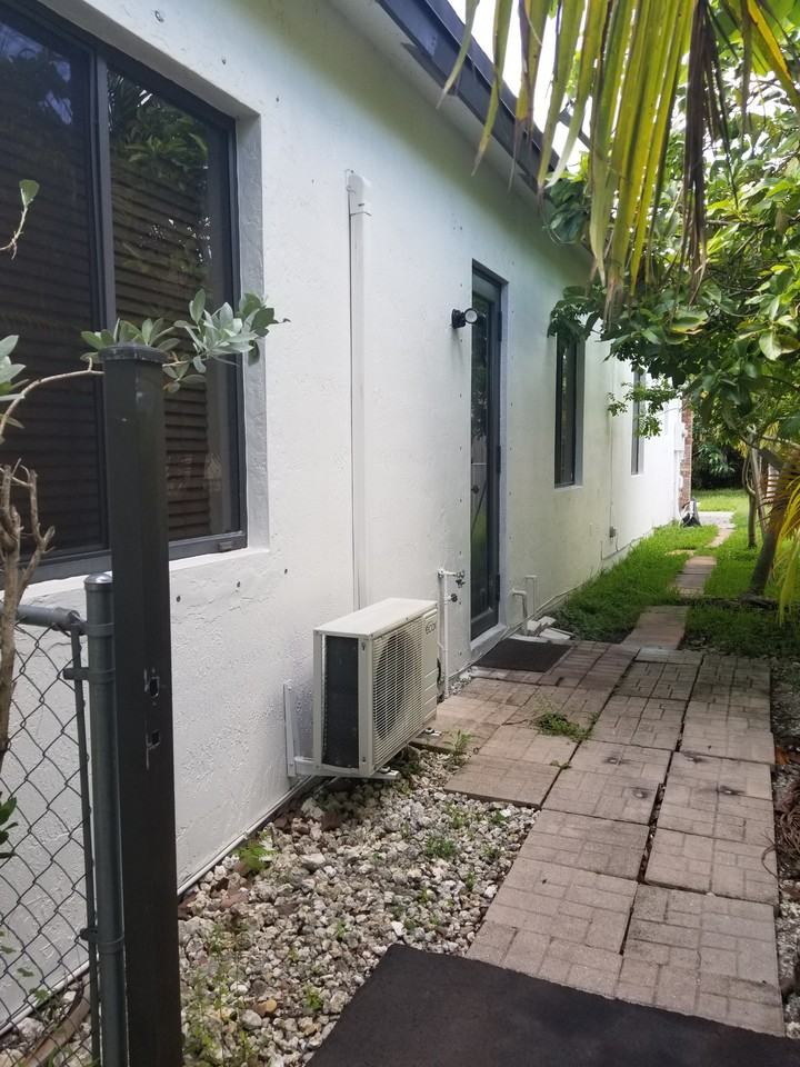 575 Nw 20th St - Photo 3 of 10