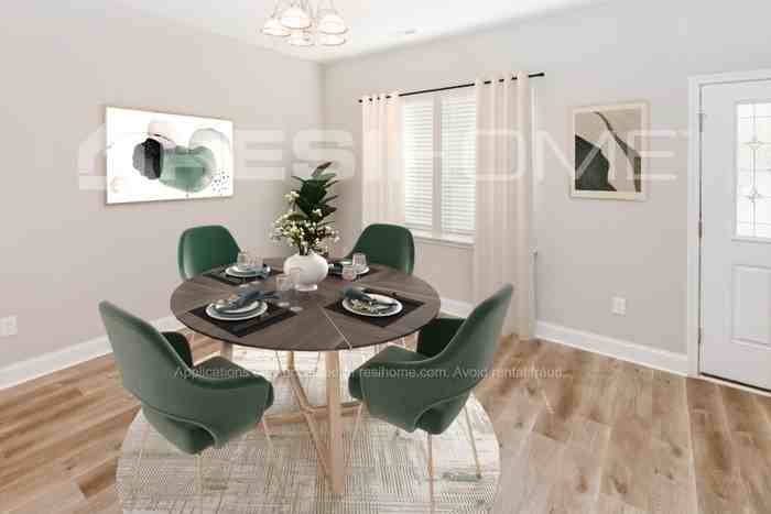 841 7th St - Photo 5 of 17