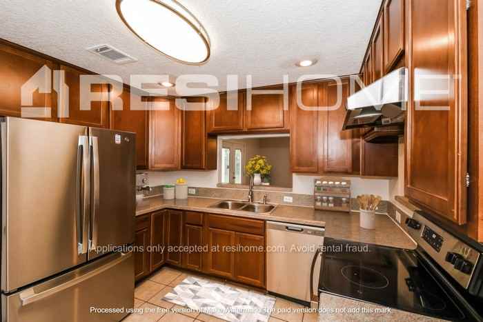 2051 Delray Ave - Photo 2 of 19