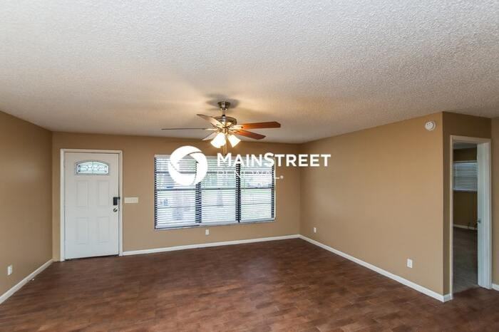 318 Breakwater Ter - Photo 4 of 16