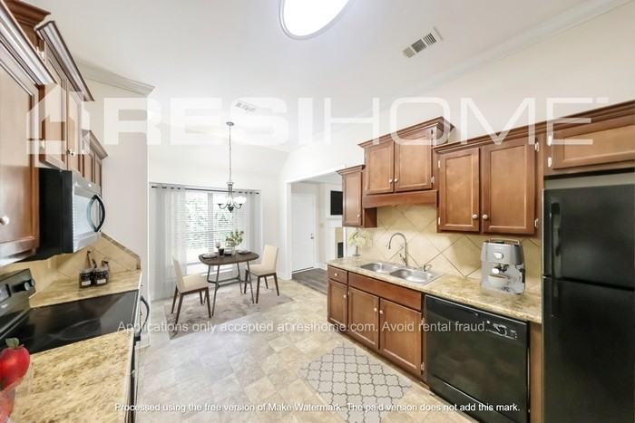 5205 Meadow Lake Cir - Photo 3 of 18